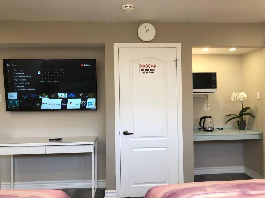 Entire Basement With 3 Bedrooms ナイアガラ・フォールズ エクステリア 写真