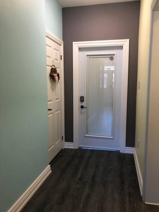 Entire Basement With 3 Bedrooms ナイアガラ・フォールズ エクステリア 写真