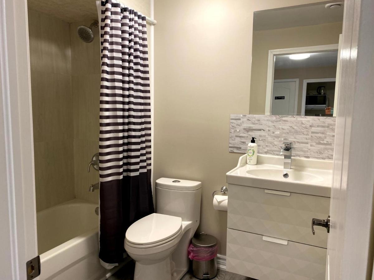 Entire Basement With 3 Bedrooms ナイアガラ・フォールズ エクステリア 写真